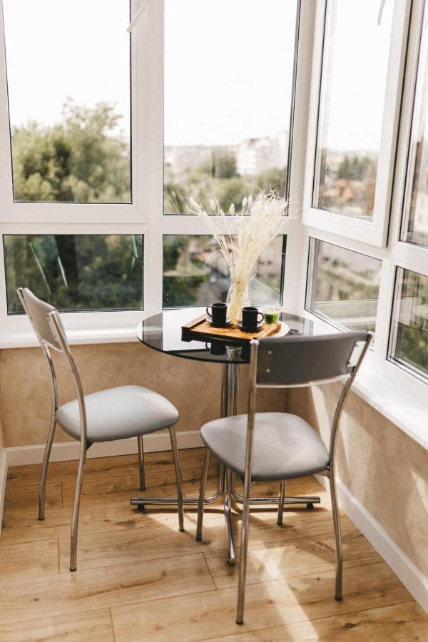 Apartment Nude: Spacious Near Historic Center On Zbarazka Street