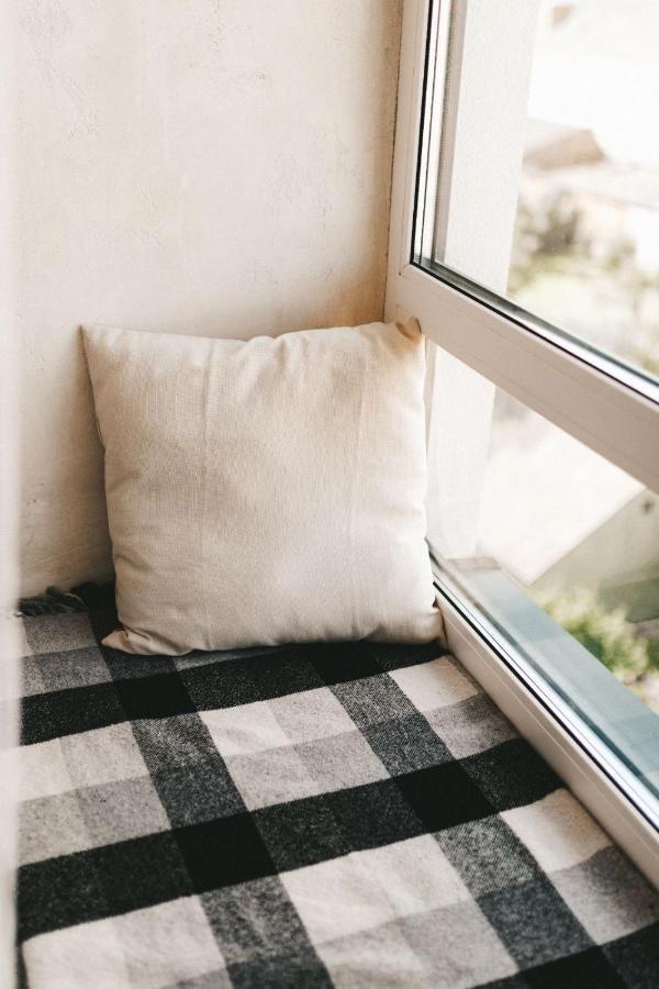 Nude: Spacious Near Historic Center On Zbarazka Street Apartment *